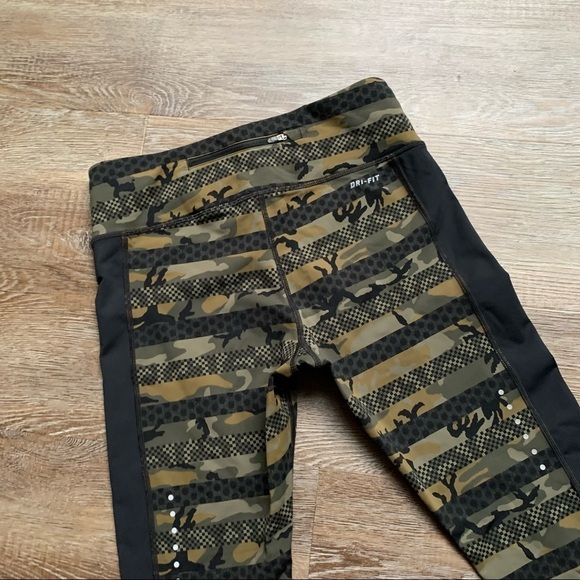 Nike Epic Lux Printed Militia Green/Black 686036-356 Women's Running Crops M - Picture 9 of 11